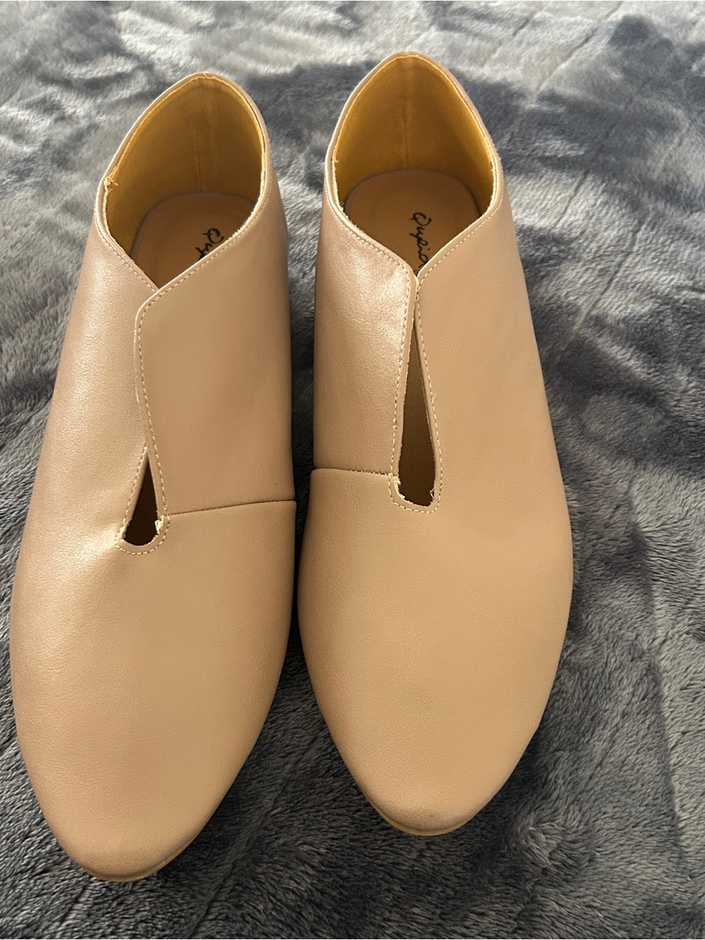 Qupid Women's Beige Pointed Slip-On Flats with V-Cut - Picture 4 of 8